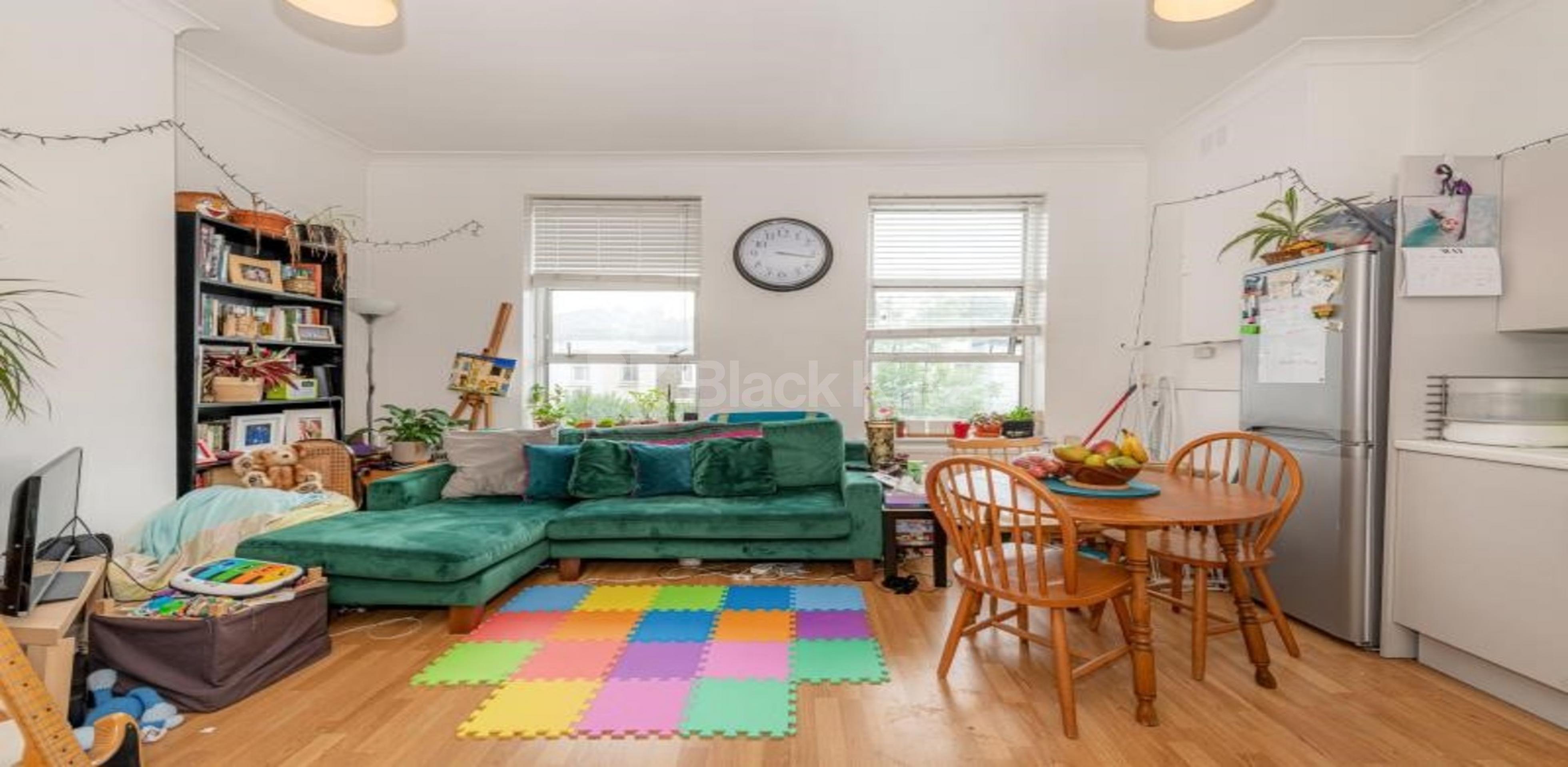 			NEW INSTRUCTION!, 2 Bedroom, 1 bath, 1 reception Flat			 Park Road, CROUCH END N8